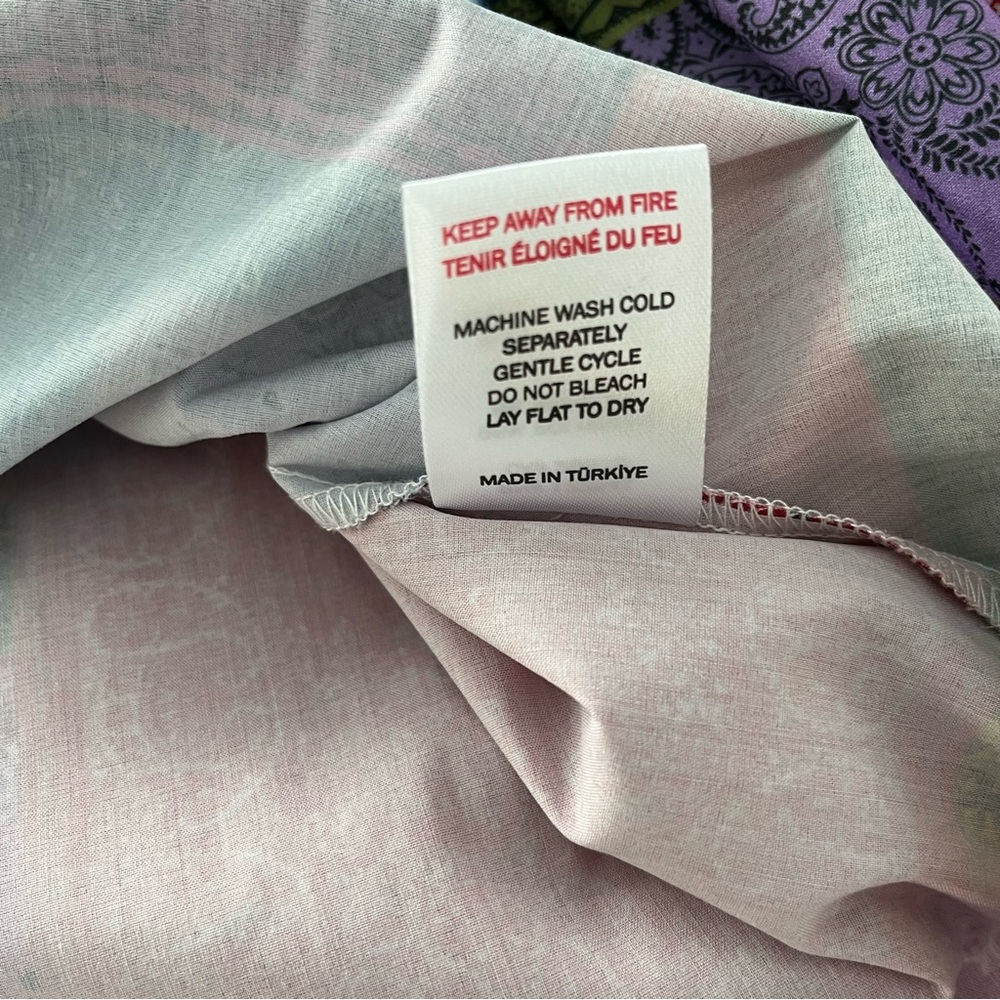 Isle by Melis Kozan Colorful Paisley Artsy Blouse Size Small. 3 button pullover - Picture 6 of 6